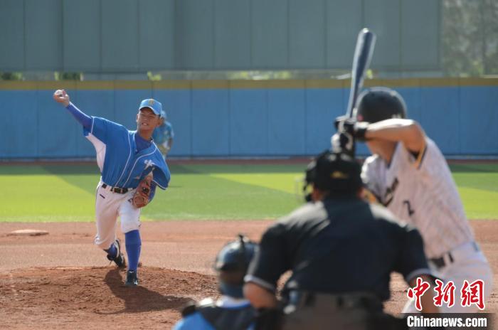 中山举办的广东省青少年棒球锦标赛在暴雨中顺