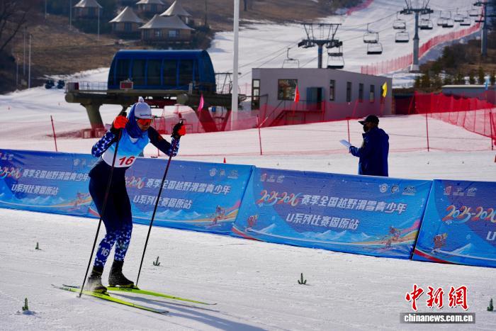 六盘山下燃冰雪激情 固原站全国越野滑雪青少年