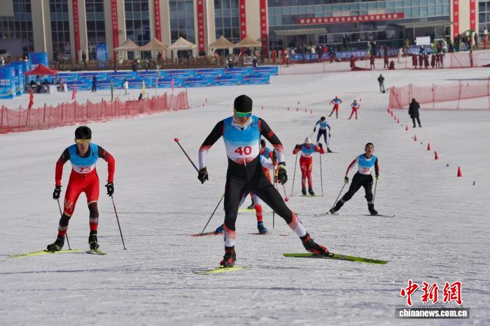 六盘山下燃冰雪激情 固原站全国越野滑雪青少年