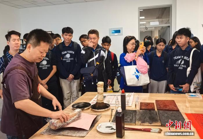 新加坡裕华中学师生赴福建漳州，与漳州市第三