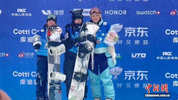 中国双姝摘铜夺牌 单板滑雪世界杯崇礼站上演激