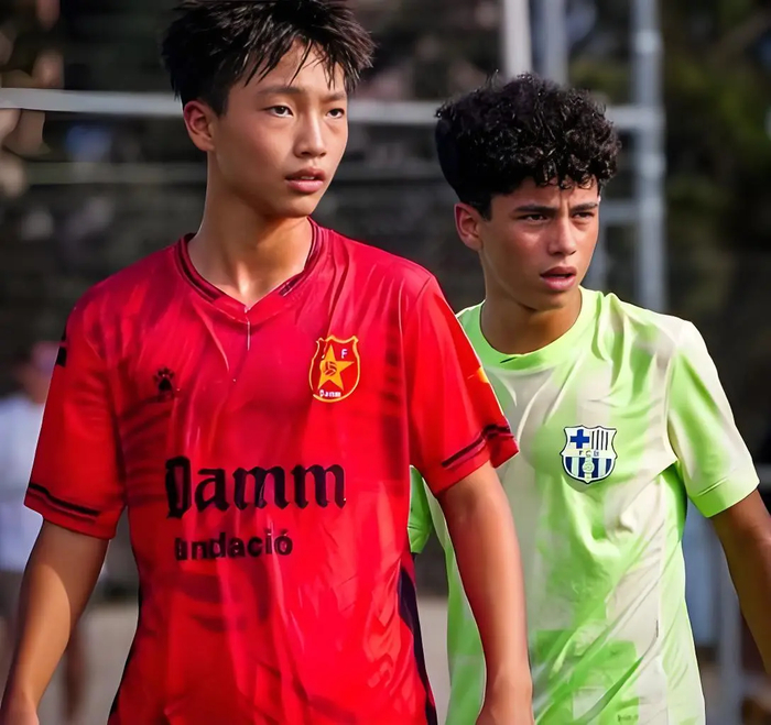 14岁中国少年李昊炎加盟巴萨拉玛西亚U15梯队 创