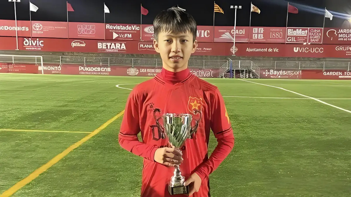 14岁中国少年李昊炎加盟巴萨拉玛西亚U15梯队 创