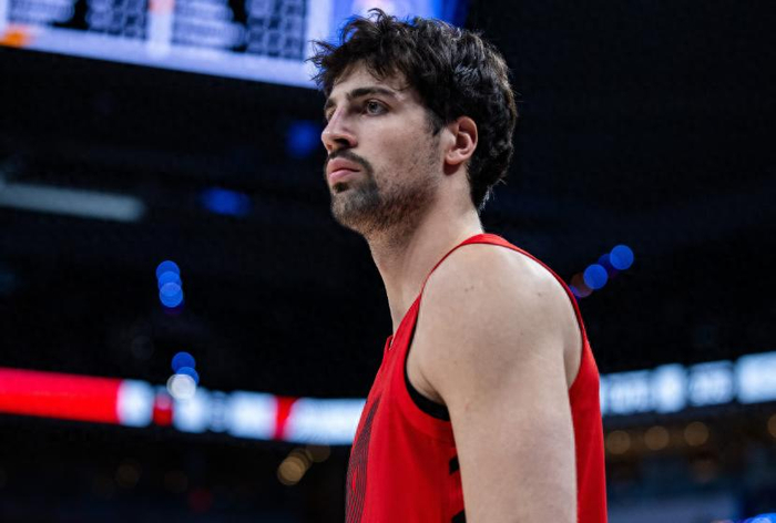 35岁朱霍勒迪率开拓者爆冷击败快船，冲击季后赛