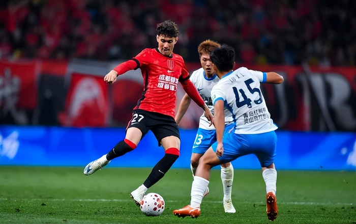 成都蓉城费利佩生日帽戏法助队5-1胜青岛西海岸