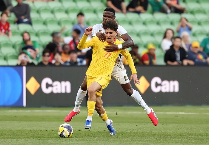 成都蓉城费利佩生日帽戏法助队5-1胜青岛西海岸