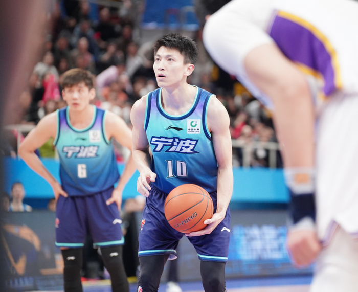 37岁刘晓宇爆发率队闯入季后赛 宁波男篮首进C